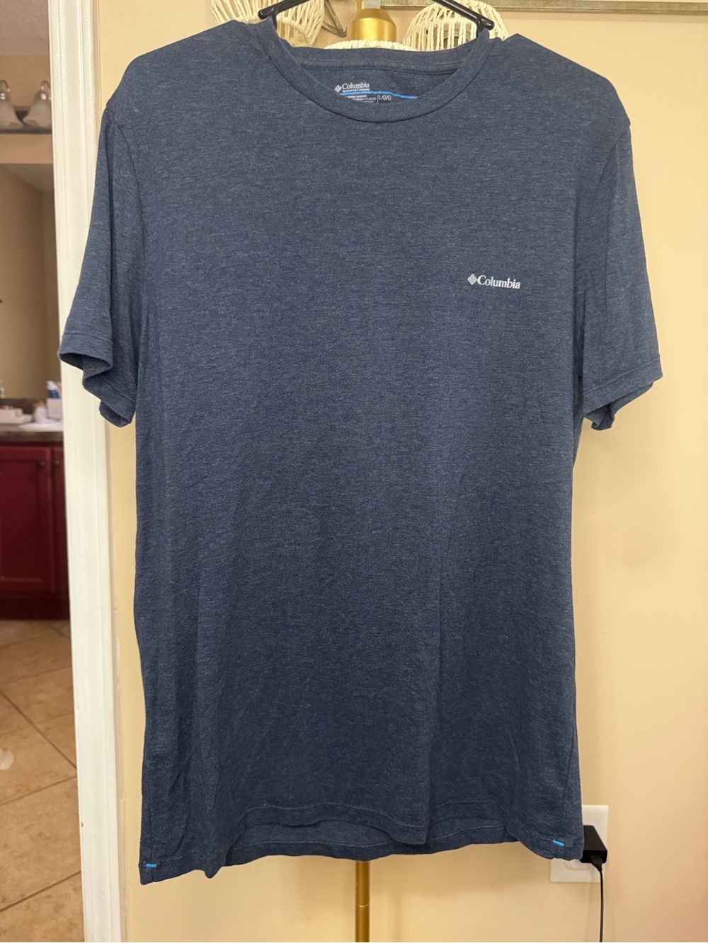 Columbia Men's T-Shirt - Navy Blue